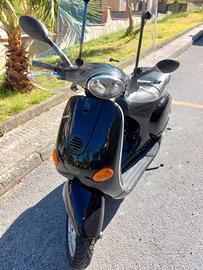Vespa piaggio 125 et4