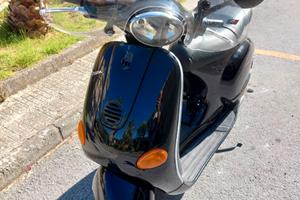 Vespa piaggio 125 et4