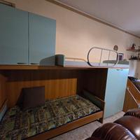 Letto a castello, con doppio armadio e scale