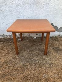 Tavolo in legno  1x1. Estendibile 2x1.