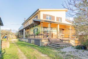 Villa Unifamiliare con ampio giardino zona central