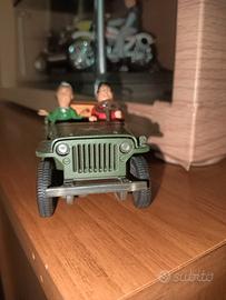 Modellino Stanlio e Ollio Laurel And Hardy In Jeep