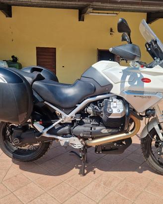 Moto Guzzi Stelvio  1200 8V (4V x cilindro) 2010