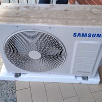 Unità esterna condizionatore Samsung 