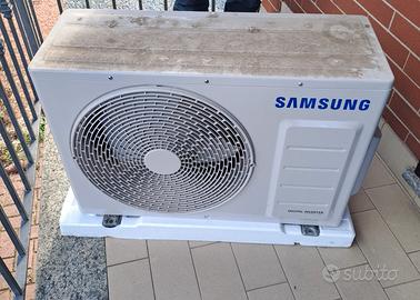 Unità esterna condizionatore Samsung 
