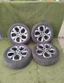 Cerchi e gomme Captur nuova da 215/55/18