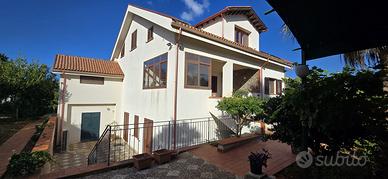 VILLA CON AMPIO SPAZIO ESTERNO - LANZA DI SCALEA