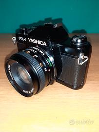 Yashica FX-3 con obiettivo 50mm ML 1:2 
