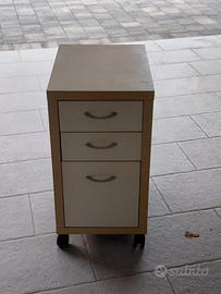 Cassettiera con rotelle