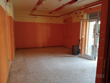 Locale commerciale uso negozio/gelateria/bar/ etc