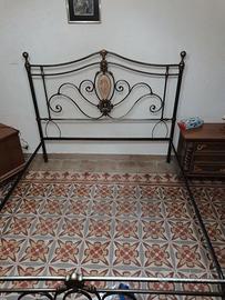 Giroletto, materasso, lampadario ferro battuto