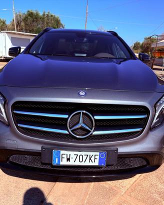 MERCEDES-BENZ GLA 200 d Automatic Premium
