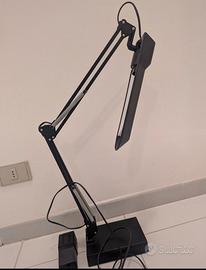 Lampada da tavolo regolabile Luxo t88