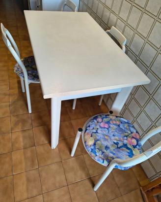 Tavolo rettangolare  bianco cucina con sedie