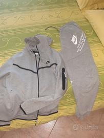Tuta Nike Tech grigio chiaro