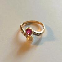 Anello vintage con rubino sintetico perla di mare