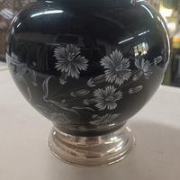 vaso in vetro con immagini floreali