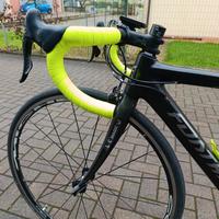 bicicletta da corsa carbonio