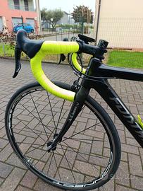 bicicletta da corsa carbonio