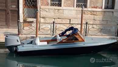 Motoscafo Sonny Levi vega restaurato teak massello