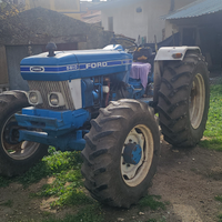 Trattore macchina operatrice agricolo ford