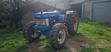 Trattore macchina operatrice agricolo ford
