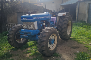 Trattore macchina operatrice agricolo ford