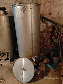 Serbatoio in acciaio inox.