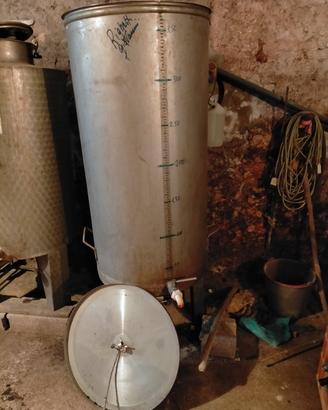 Serbatoio in acciaio inox.