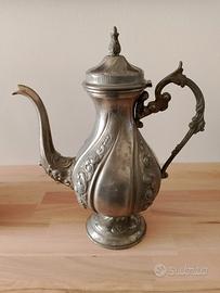 Brocca In peltro cesellata a mano