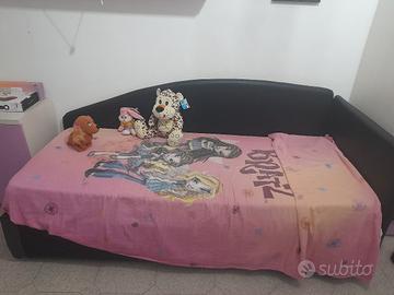 Letto con contenitore  in ecopelle 