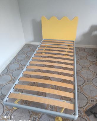 Letto singolo con doghe 
