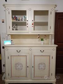 Vetrina legno e ceramiche