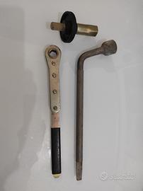 Ferrari Attrezzi per ruote e cric originali