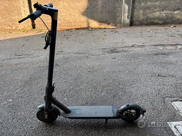 Monopattino elettrico xiomi essential