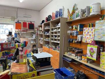 Attività / Licenza di 85 m² con 1 locale a Mondrag