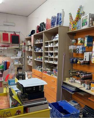 Attività / Licenza di 85 m² con 1 locale a Mondrag