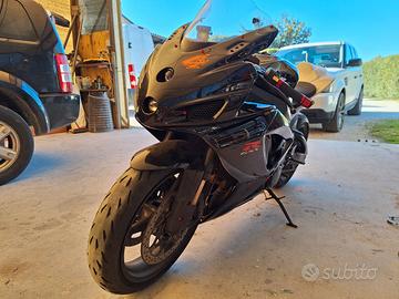 pezzi gsxr 750 k7