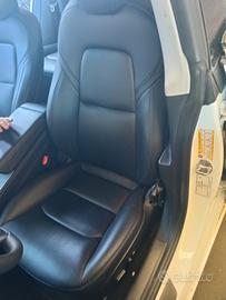 Interno sedili e pannelli in pelle Tesla Model 3 2