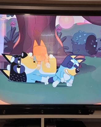 TV smart 82 pollici