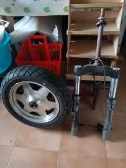ruota e forcella per Suzuki Burgman 4000 del 2001