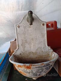 Antica fontana in ghisa 