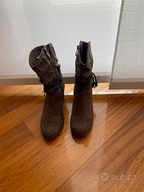 Stivaletti per  donna, di pelle, misura 37