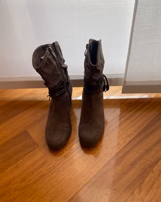 Stivaletti per  donna, di pelle, misura 37