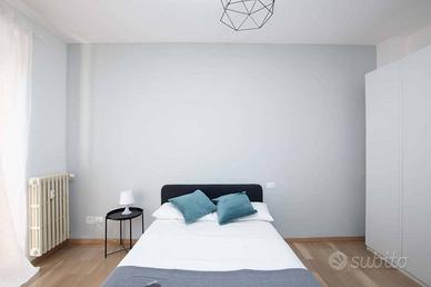 Stanza in appartamento di 150 m² a Milano
