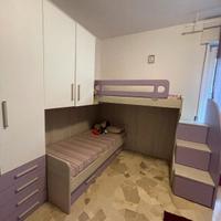 Cameretta per bambini con 3 letti