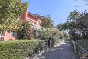 VILLA A SCHIERA CON GARDINO IN ZONA PEDAGNA!!! RIF