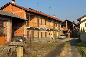 CASA SEMINDIPENDENTE A GIFFLENGA