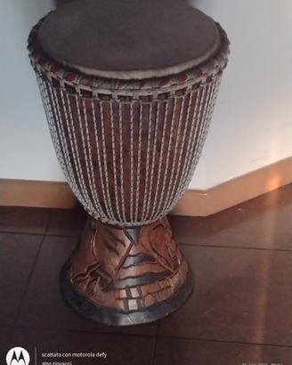 tamburo  Djembe africano artigianato in legno