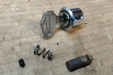 Serratura Bloccasterzo ciclomotore oscar college